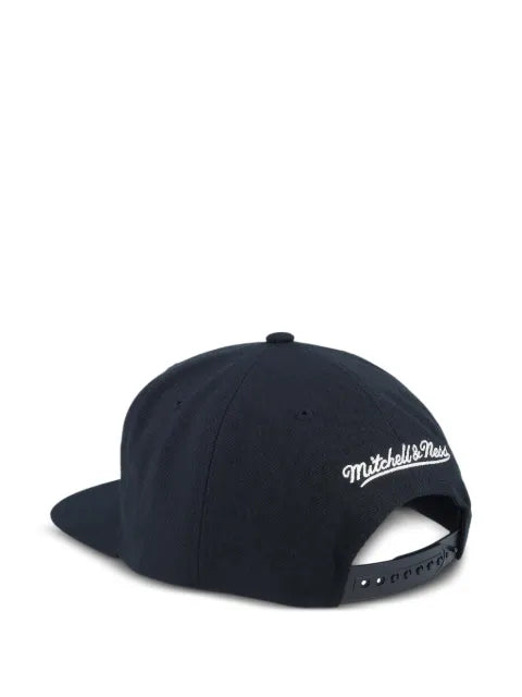 Mitchell & Ness Charlotte Hornets embroidered baseball cap