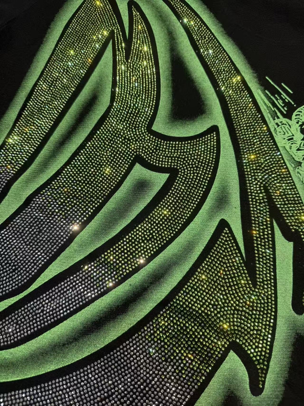 MIXED EMOTION Green Graphic Rhinestone T-Shirt